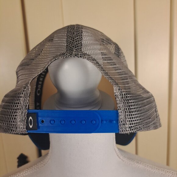 OAKLEY Classic Snap Back Blue White Trucker Hat - Picture 3 of 8